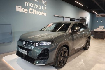 PLUS Hybryda 2026 Techno Tapicerka materiałowa