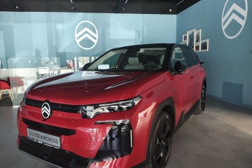 PLUS Tapicerka materiałowa 2026 hak szybkodemontowalny CZARNY DACH