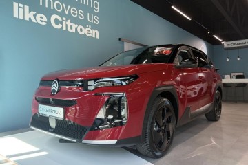 PLUS Tapicerka materiałowa 2026 hak szybkodemontowalny CZARNY DACH